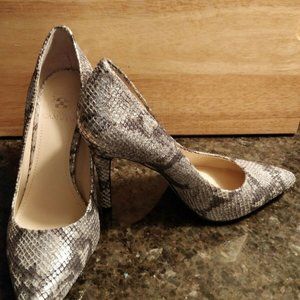 Vince Camuto high heels silver snakeskin shoes 8.5